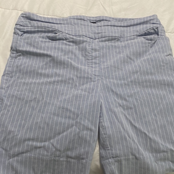 Shorts - Picture 3 of 4